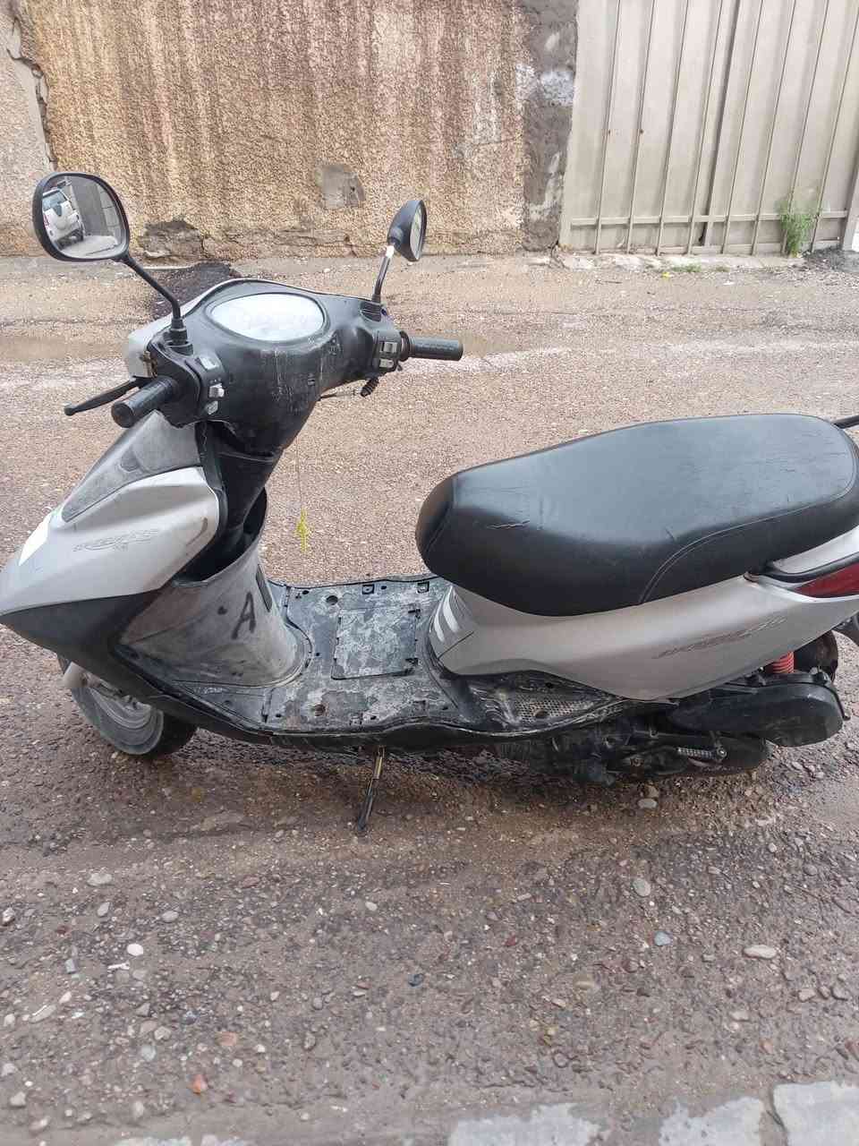 السلام عليكم دراجة بريز لايت عالي دراجة شغالة من اول هندر دراجة خير من الله الدراجة الدشبول طافي وبيها خيط تبخير  دراجة ما موكفتني سعر ٣٠٠ بيه مجال بسيط جدا جدا جدا مكان بغداد المشتل رقم *********** واتساب فقط +موجود عالفيس راسل وبيك خير وتددل
