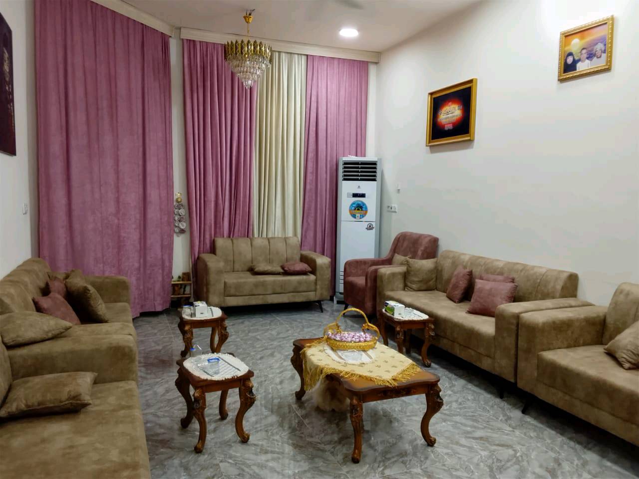 دار للبيع طابو صرف المساحه  150 متر بناء حديث 2024  كامل مكمل مابي نقص 
الطابق الأول استقبال وغرفه  ومطبخ مع الكاونــتـــــر مع الطباخ التركي مثل ماوضح بالصوره وصاله و حمام 
الطابق الثاني 3 غرف وصاله  العنوان بغداد المدائن  حي (التصنيـــــــــع)   الاستفسار والاتصال الرقم هـــ‏‪***********‬‏

(جيب غراضك واگعد)
فؤل ومكفول