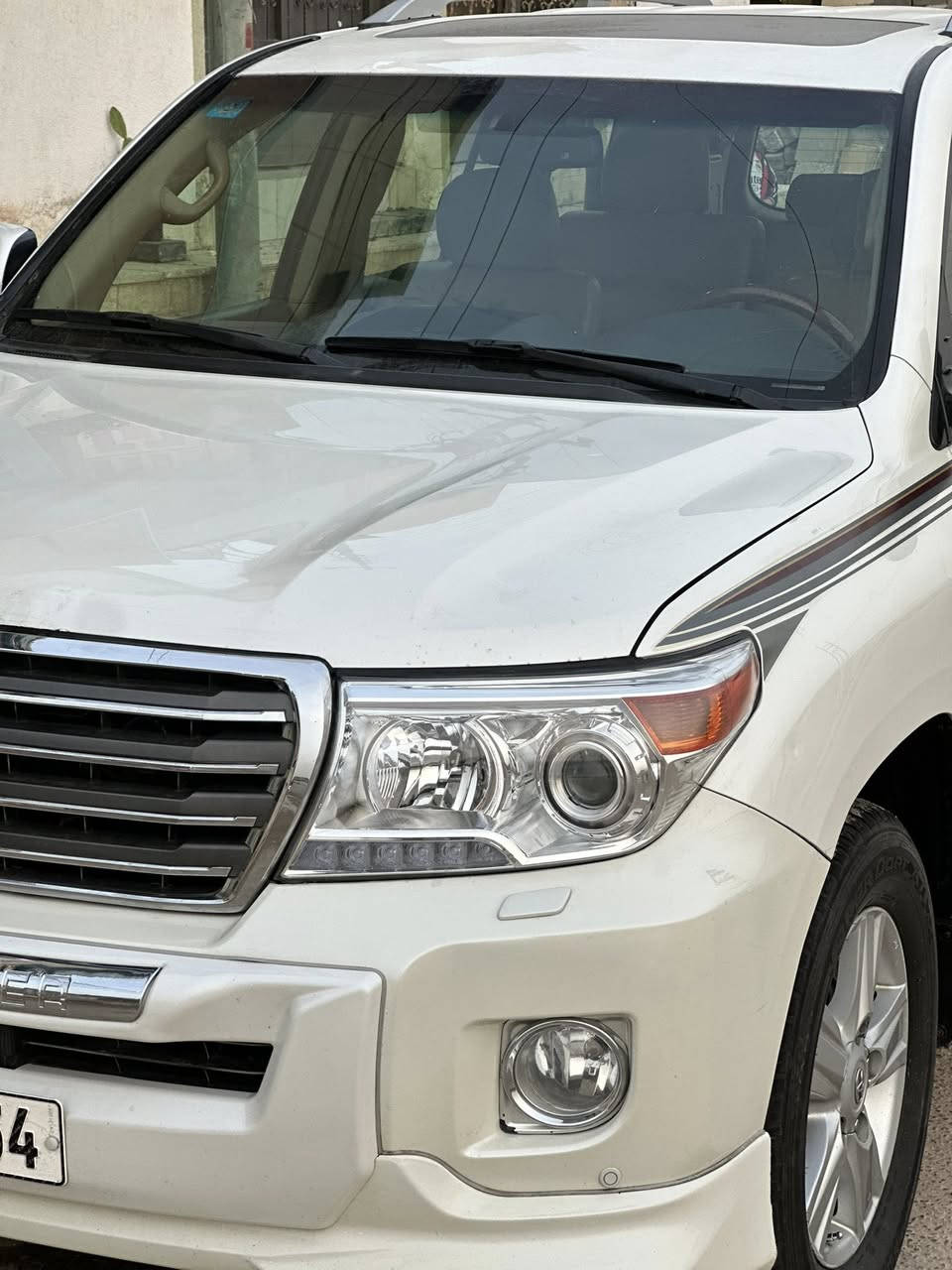 السلام عليكم لاندكروز للبيع بريم فول مواصفات السياره كلش نضيفه مديل 2014 بيها 3 قطع صبغ للستفسار ***********
