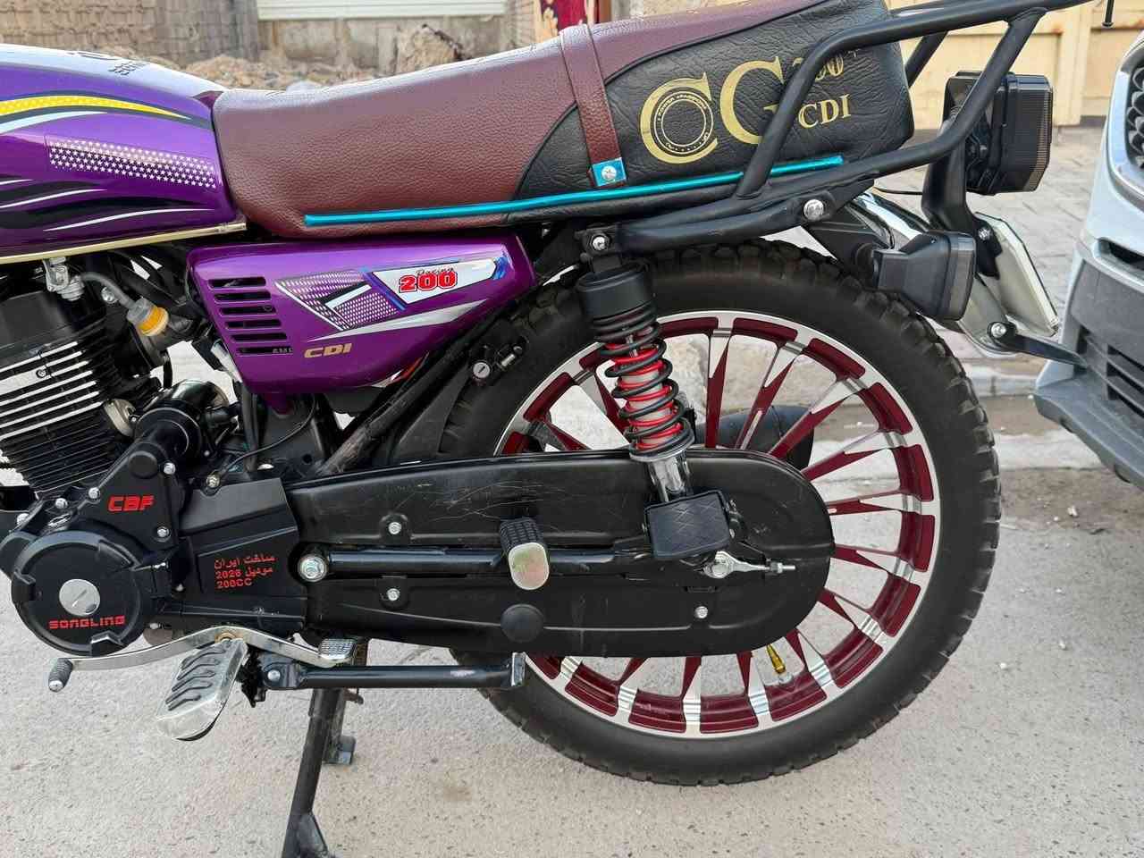 سلام عليكم دراجة26 سولنك200 ضاغطة وزنجيل دراجة زيرو ماشية اقل  لالف كيلو دراجة كفالة عامة اوراق كاملة  سعر600 وبيه مجال قليل مكان بغداد احسينية لراشدية ***********
