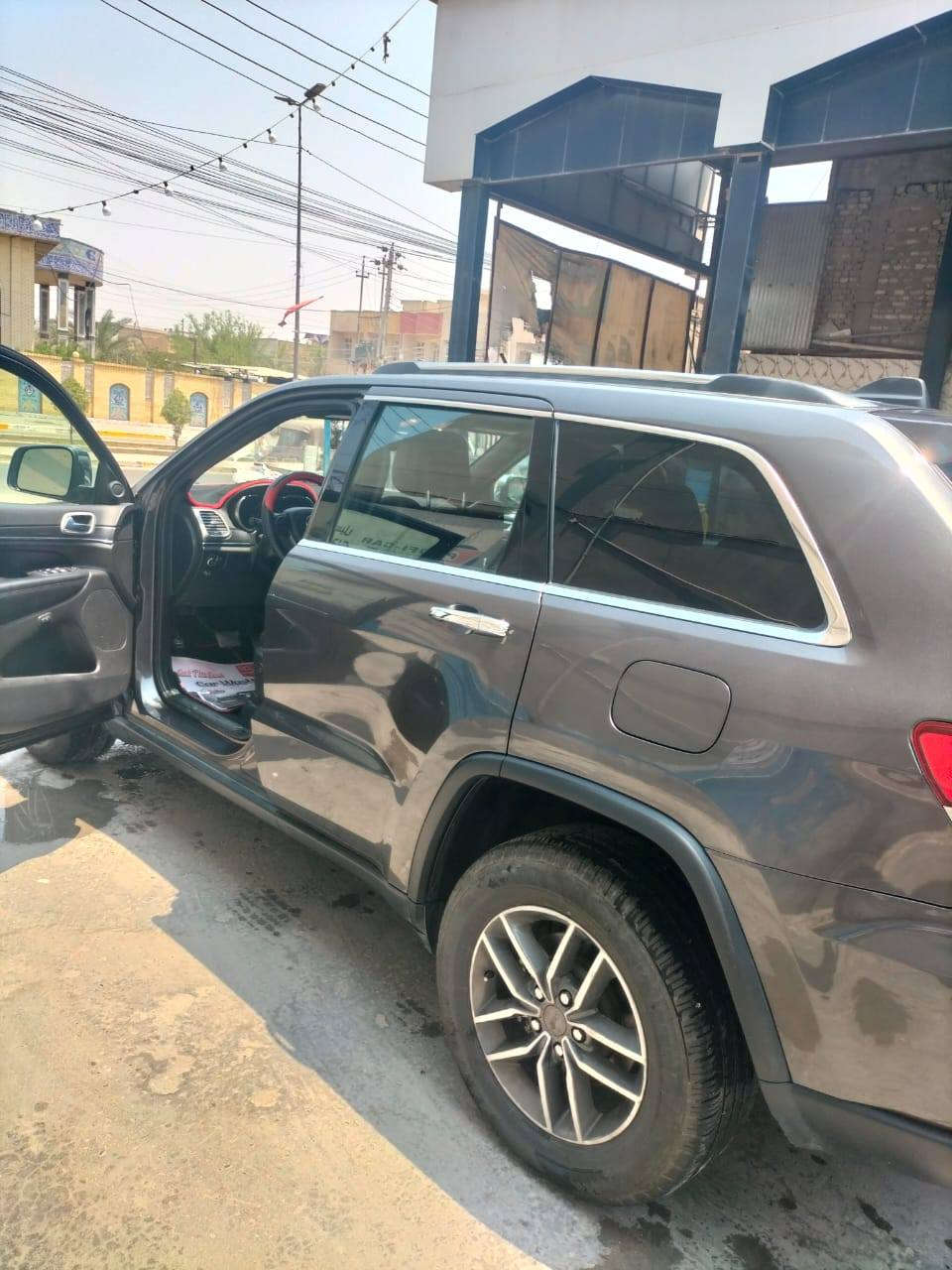 سلام عليكم 
جيب شروكي ليمتد موديل 2021 جديده ماشيه 35 امريكي حادث جاملغ جها السائق 
عارضها 225 اوبيها مجال 
رقمي ***********
