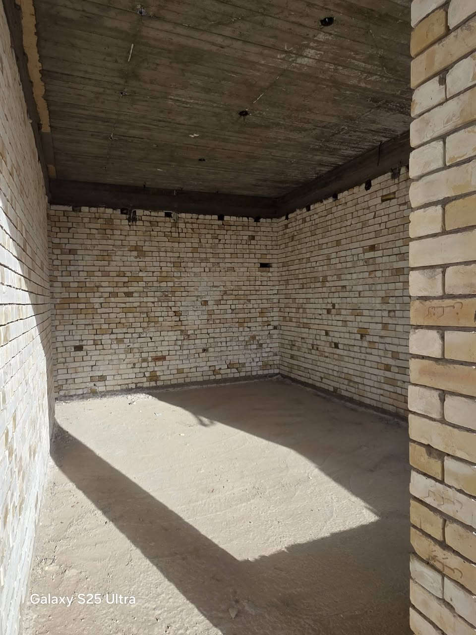 السلام عليكم 
 هيكل للبيع 
 المساحة 200
بناء درجه اولى
يحتوي على 4 غرف 
2 صاله
ستقبال ومطبخ 
3 مجمعات صحيه
عرض شارع فرع 10 م
يبعد عن طريق حله نجف 800م خلف جامعة المستقبل 
طابو صرف زراعي
خدمات كامله  مي وكهرباء  وتبليط 
للاستفسار اتصال على أرقام 
***********
***********
