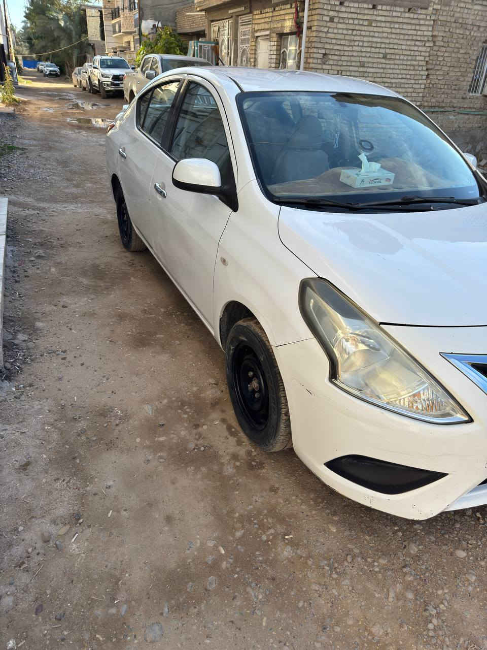 السلام عليكم 
نيسان صني هندي 2017 للبيع
بيها طخات جهة عكس السايق وبحافة الصندوق موضحة بالصور 
نقص حدادية صدر 
المكان بغداد الصابيات 
السياره باسمي سنوية منتهية 
السعر 92 وبيها مجال 
التواصل 
***********
