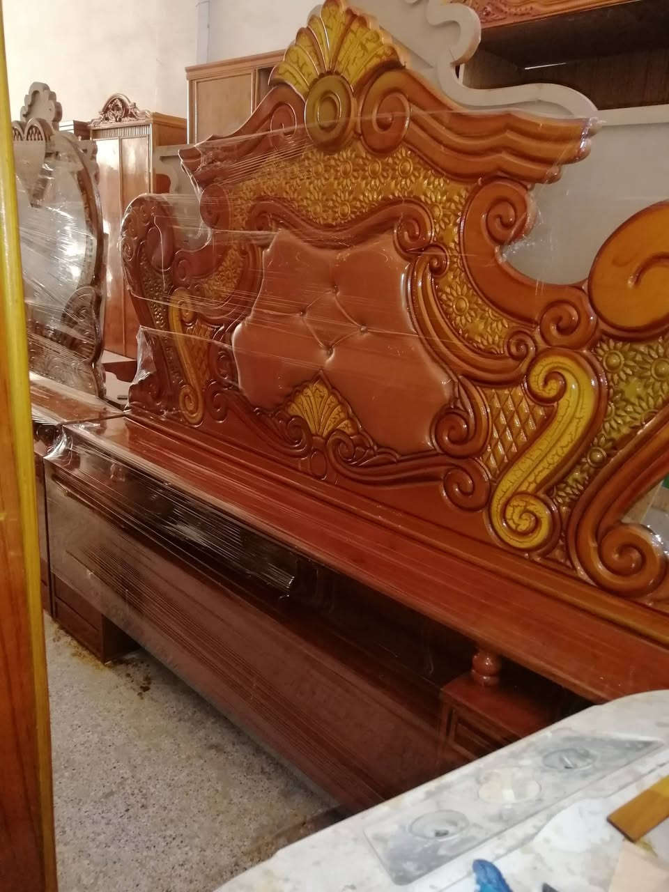 السلام عليكم غرفه للبيع ٦باب طابقين صاج ظهر جرجوبه نظيفه السعر 675 الف وبيه مجال العنوان بعقوبه كاطون الرازي شارع ابو رباح قرب مرطبات لسيد مزاد ابو كرار الغريباوي ***********
