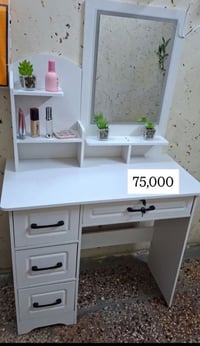 ميز تواليت • جديد • ما مستخدم