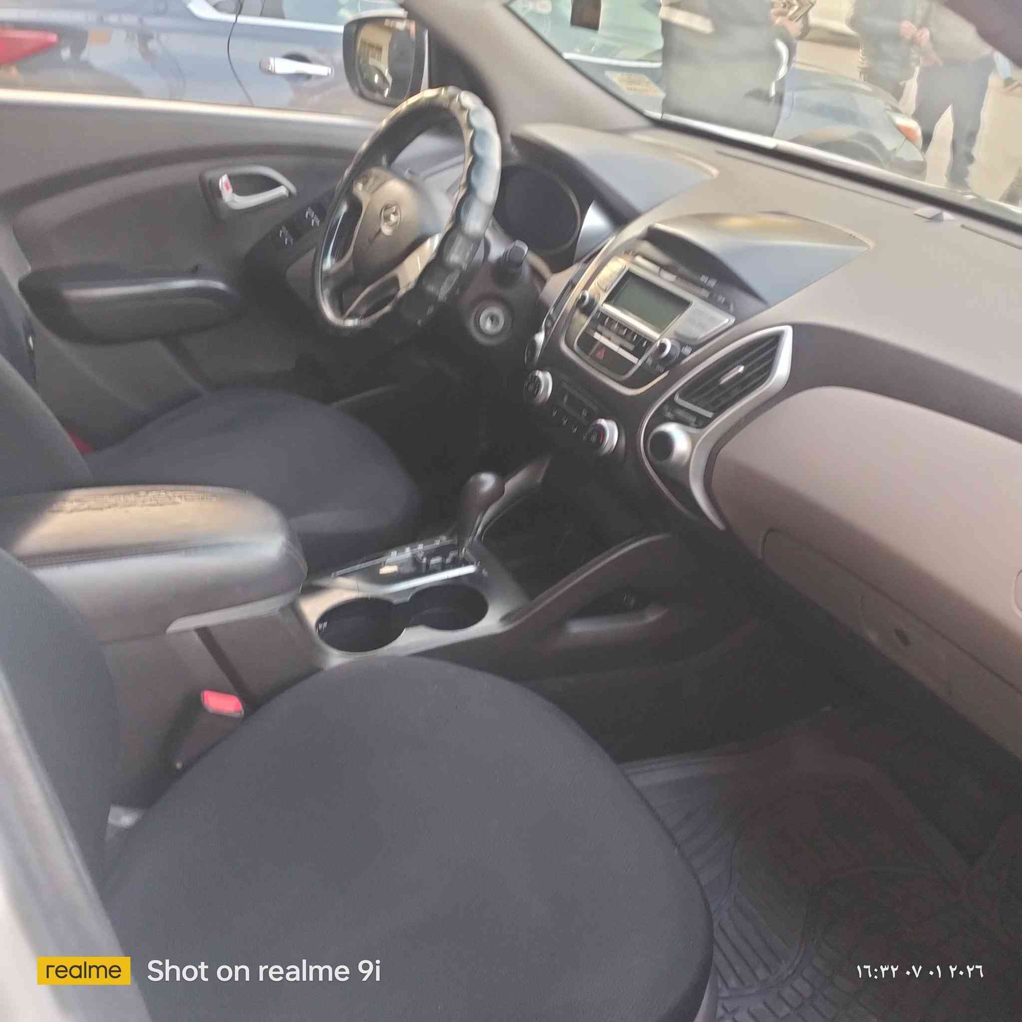 السلام عليكم سياره توكسن للبيع
موديل 2013 السياره نضيفه محرك ممفتوح شرط 
بيها صبغ باب السائق فقط السعر 160 بيها مجال 
معه كابون بانزين العنوان موصل للاستفسار الأتصال
على الأرقام التاليه
0771 712 3182   اسيا
0751 182 8053 كورك
