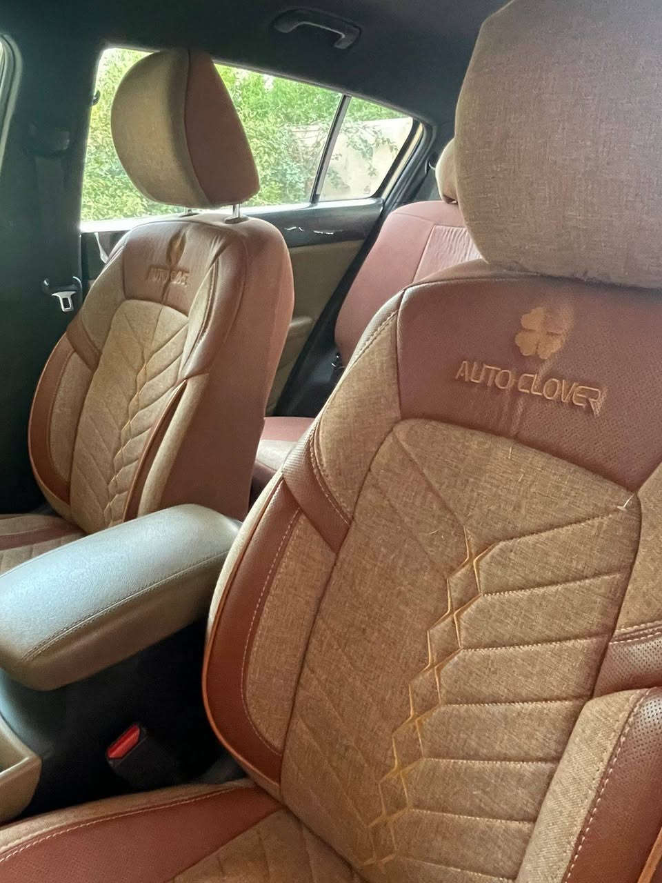 السلام عليكم كيا سبورتج موديل 2018 وارد خليجي مواصفاتها محرك 2000 دووش بصمه ترحيب عند الأقتراب جنطه كهرباء زراك لايت وبعد بيها مواصفات سياره مال بيت بيها طخطخات بسيطه  كلشي موضح كدامك واني مسوي بيها سونار ومرفوق ويا الصور لاتعبني ولا اتعبك رقم بغداد مشروع وطني والتحويل مباشر مكان السياره بغداد ال كرخ حي الجامعه السعر المطلوب 180 ورقه للستفسار هاذا الرقم *********** وشكرا
