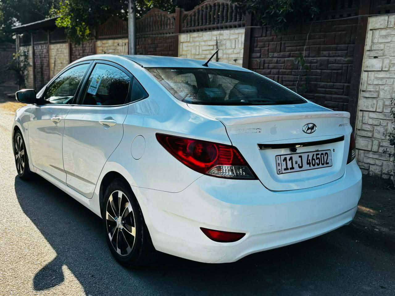 السلام عليكم
للبيع هونداي اكسنت موديل 2011 بلو رقم بغداد النموذجي الجديد بسمي سنويه مدفوعه ال 2030 هزه جديده 
فو موصفات محرك 1600
فتحه أربعة دسك شاشه وكامره ABS خمس ويل كب وكشاف 
خمس تجوي تجوه في كشن السائق سويج شخاطه 
مكفوله من الصبغ والضربة والفتح والتبديل فقط باب السائق مرشوش اثر شخوط بدون ضربه 
كير محرك حداديه كهربايات تبريد وتدفه جاهزات 
إطارات وبطاريه جدد 
سعر البيع95ورقه 
مكان السياره بالحله
***********
