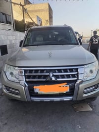 باجيرو 2018 مستيوبوشي لون ذهبي محرك ٦ سلندر ٣٥٠٠ فتحه بلقماره تحكم ستي...