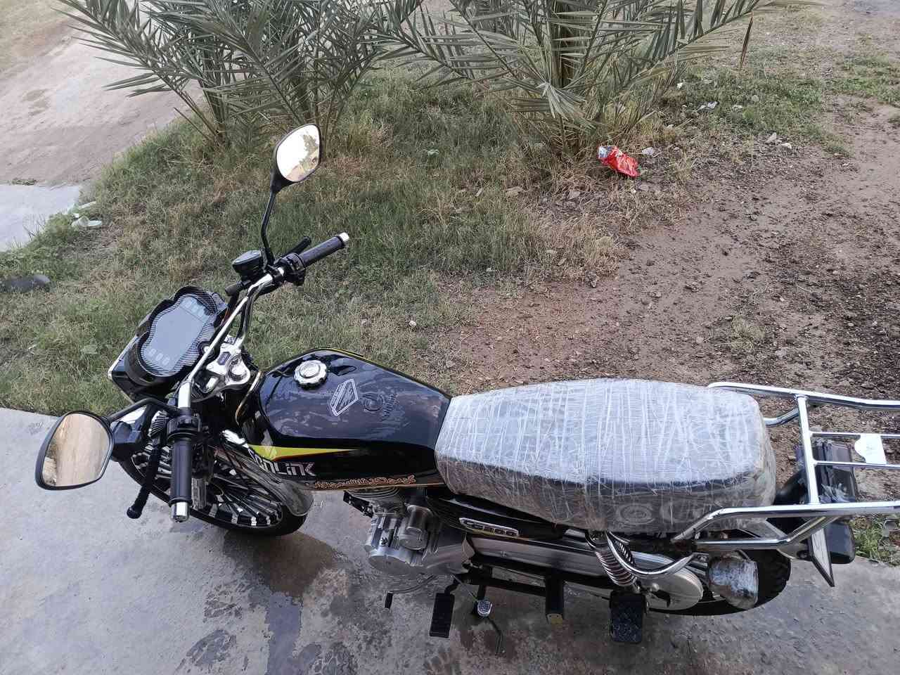 السلام عليكم للبيع دراجه سولنك محرك 200 اوراق موجوده مكفوله كفاله عامه ٩٠٠ وبيه مجال بسيط هذا رقمي ***********
