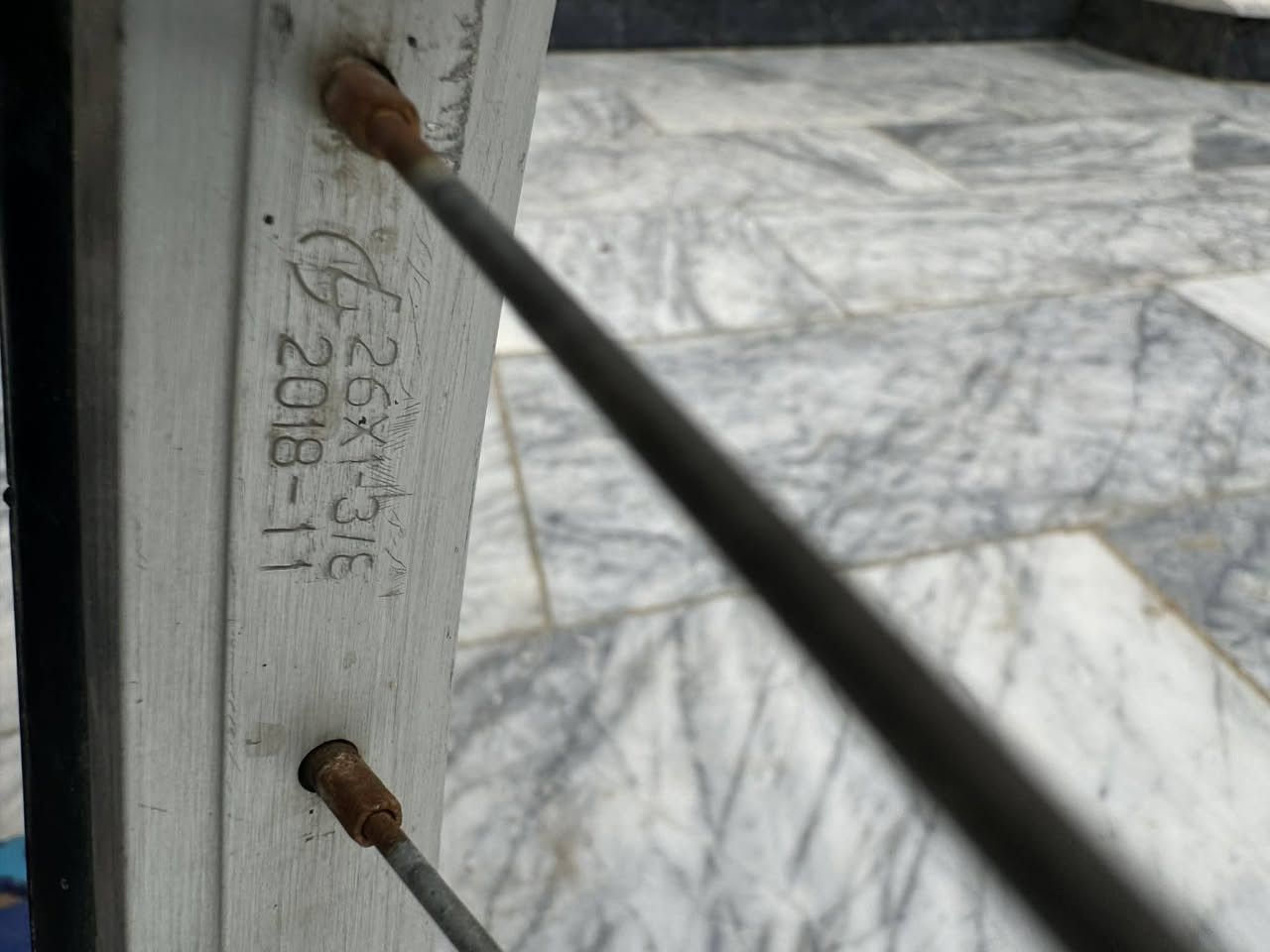 يالله سلام عليكم بايسكل ياباني البيع جديد ماروني نضيف البريكات شغاله تيرات نضيفه متروس ختومات مديل 2018 حجم 26 شغلاته موجوده البيسكل امطلعه حاويه الاستفسار على هاذه الرقم ***********
