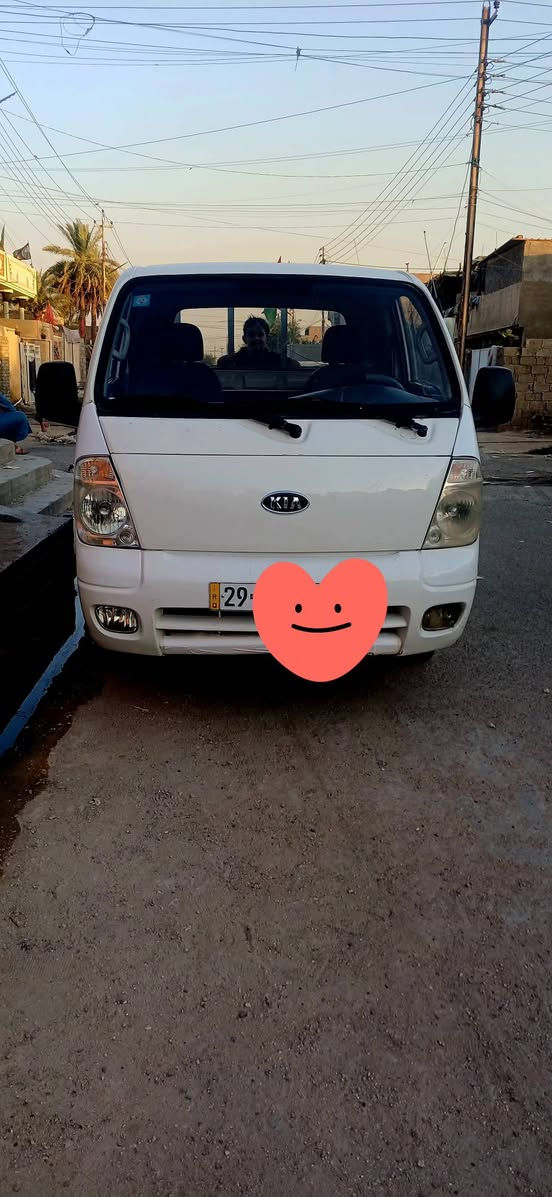 سلام عليكم كيا 2700رقم دولي واسط مشروع وطني  موديل 12 مكفوله كير اكسن شاصي رقم شاصي مكينه كهربايات سياره خير من الله استفسار اتصال *********** عنوان بغداد
