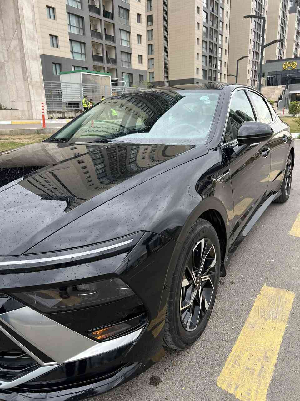 سوناتا موديل 2024 بيع فقط 
فوول مواصفات عدا الفتحه السياره جديده وجاهزه مابيها اي نقص مرقم اربيل تحويل مباشر او وكاله ضررها بسيط صبغ جاملغ وبنيد بدون ايرباك ولا دواخل ولا شاصي ولا لغد كله مكفول السياره ماشيه 10 الاف عنوانها بغداد 
سعرها 193 بيها مجال بسيط للاستفسار واتس اب 
***********
