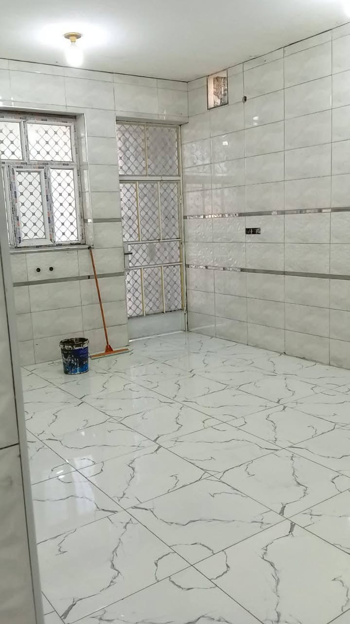 من رخصه الادمن المحترم السلام عليكم خلفه سراميك جدار ارضيه بنواعها شغل درجه اولا شرط  تسيلم مهندس متفرق حاليا للستفسار ***********
