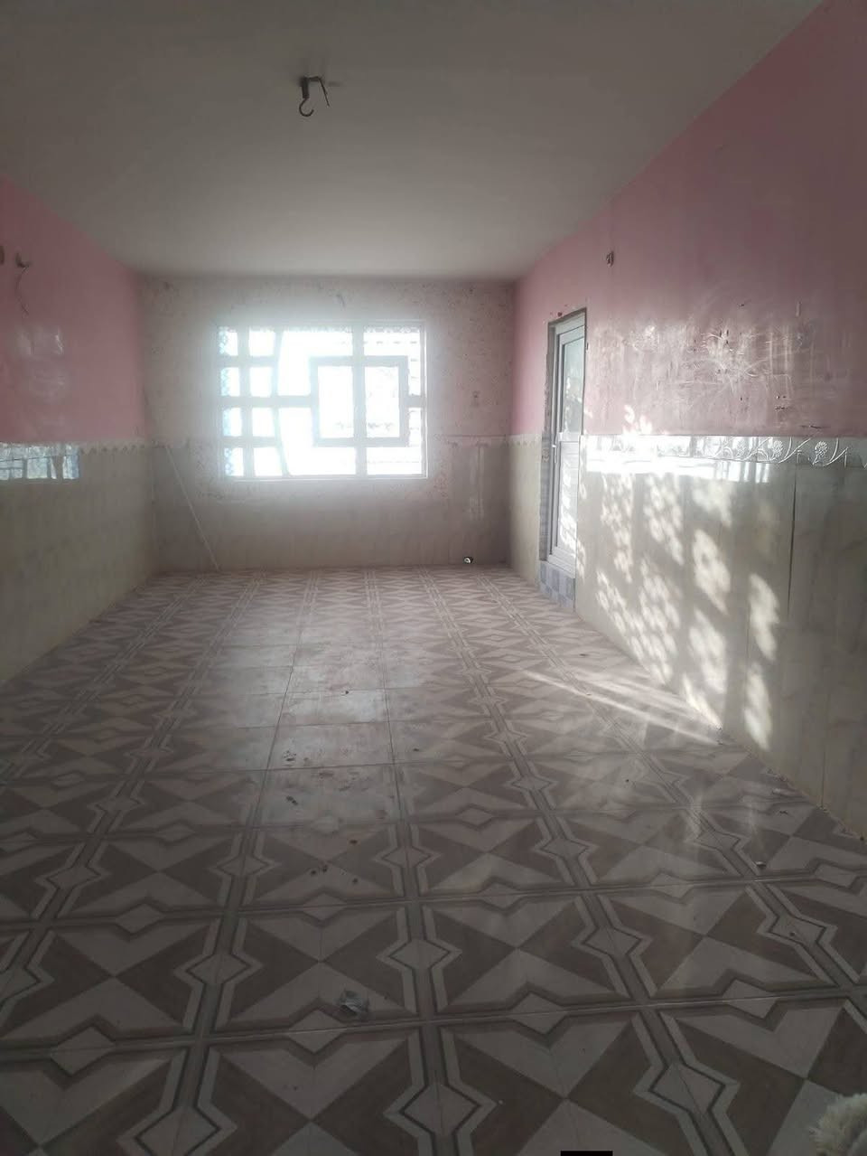 بيت للايجار 100 متر 
نجف حي الميلاد بداية شارع مزرعة سيد علي..
... طابق ونصف.. خريطة مربعة.
الطابق الاول يحتوي على غرفة وصالة ومطبخ واستقبال وصحيات..
الطابق الثاني يحتوي على غرفة..
سعر الايجار 325 الف


**إذا كنت صاحب هذا الإعلان وتريد حذفه لأي سبب، رجاءا أرسل رسالة إلى الدعم الفني**