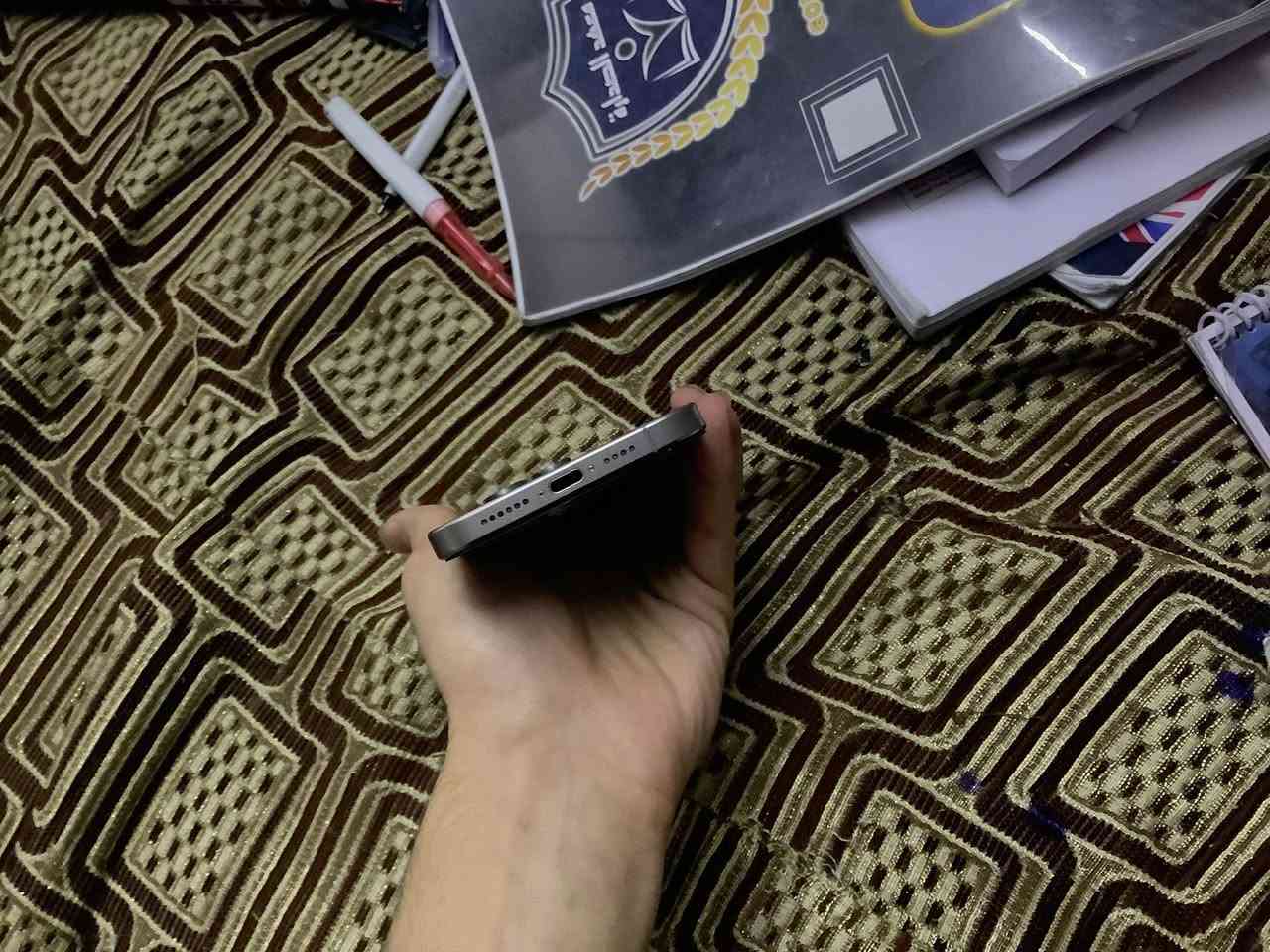 ايفون 15 برو ماكس الجهاز لوك  بطارية 85  قطارة مال شحن ذاكرة265  تيتانيوم  بي حبر بل اعلى على اليمين  ما يبين ابد صارلي 6 شهر استعملة على هاي الحالة  واريد ابيعه حتى اخذ احدث وانطيك ضمان شهر اذا الحبر طك  الرقم*********** واتساب عنوان موصل السعر800
