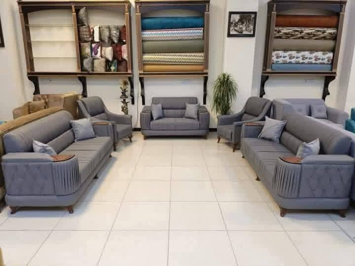 للبيع تخومه عشر مقاعد قنفتين ثلاثيات وقنفه ثنائيه وكراسي اثنين مع ٦كوشات هديه جديد ما مستعمل متوفر توصيل جميع محافظات العراق سعر على 400 فقط .


**إذا كنت صاحب هذا الإعلان وتريد حذفه لأي سبب، رجاءا أرسل رسالة إلى الدعم الفني**