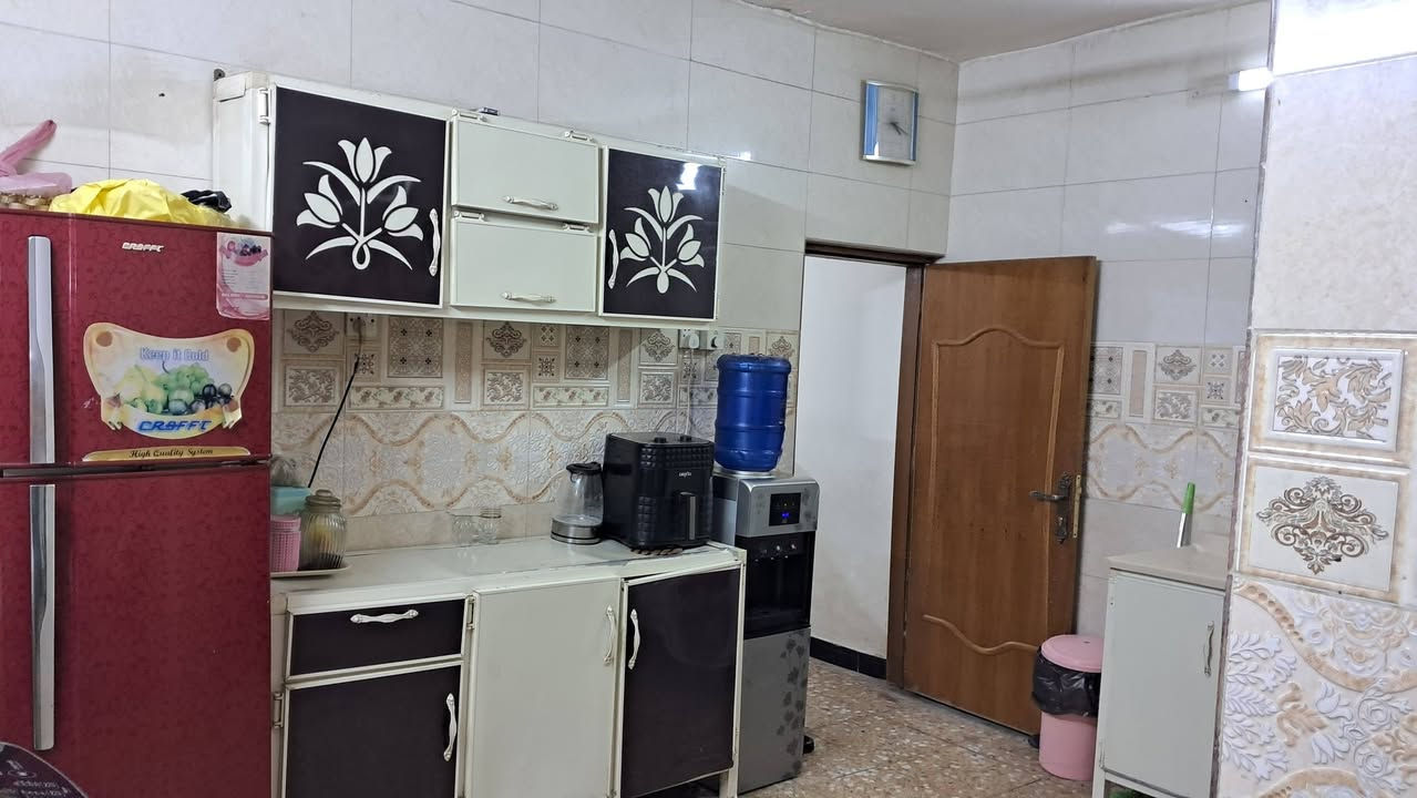 السلام عليكم بيت للبيع ١٠٠ متر واجهه ٥ ونزال ٢٠ مدخلين ٢ غرف نوم على شارع عشرين حي تراث سعر مناسب ***********@
