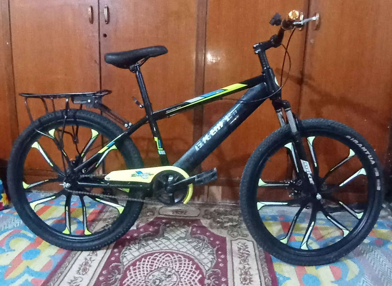 للبيع ياباني حجم 26 مستخدم شهرين جديد السعر110 وبي مجال مكاني واسط الكوت اتصال ***********
