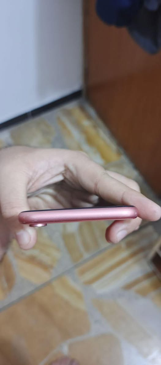 السلام عليكم ايفون اكس آر 128 بطارية 80 مكفول كلشي ممبدل بي الجهاز بلادي كلشي مابي فقط شوفه عينكم شخوط وآثار خفيفه سعره 200 الف ***********
