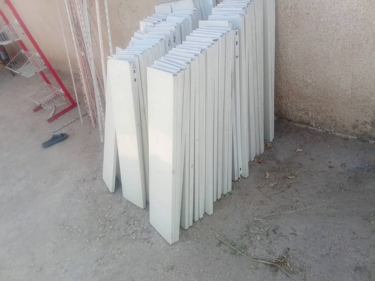 رفوف للبيع العنوان كربلاء طوريج ***********)
