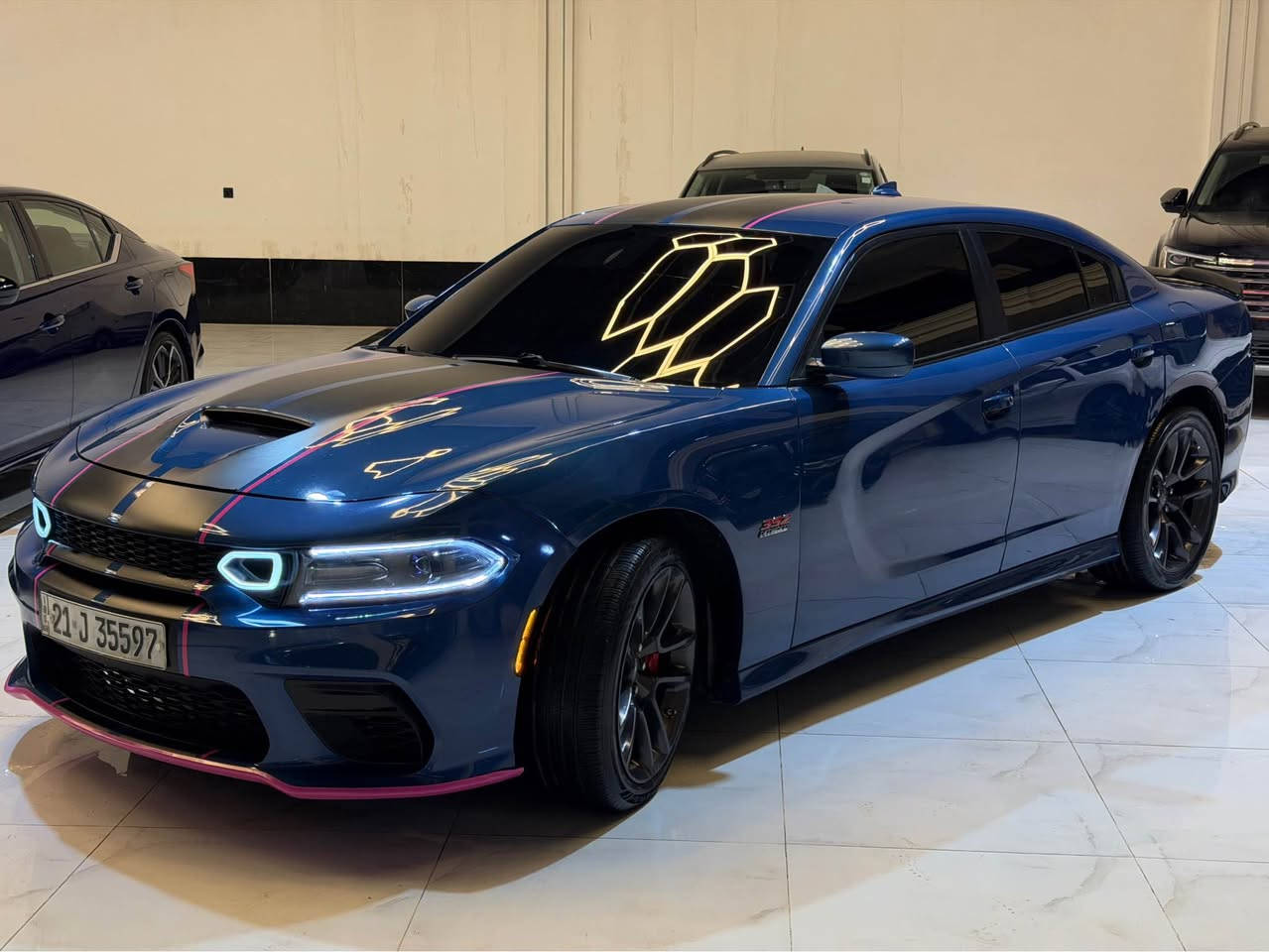 السلام عليكم اخوان جارجر للبع مراوس فقط ارقم شيمالي سيارة جاهزة جديدة موديل ٢٠٢١ سكات باك يحني محرك ٦.٤٠٠☠️ سعرها جوة سوك فقط ٢٣٣💵 بيها مجال ماشي فقط ٤٣ الف ميل حقيقي سنوية لعد  ٢٠٢٨جاهزة بدون اي نواقص لون مميز 
سيارة بيها ٢ قطع صبغ باب جاملغ خلفي مكانين pdr  بدون دواخل بدون ايرباك سيارة جاهزة كير محرك اكسل صدر امامي خلفي كفالة عامة صور حادث بل منشور سيارة موجودة ب اربيل تعويل وكالة نفس اليوم *********** واتس اب أربيل, العراق
