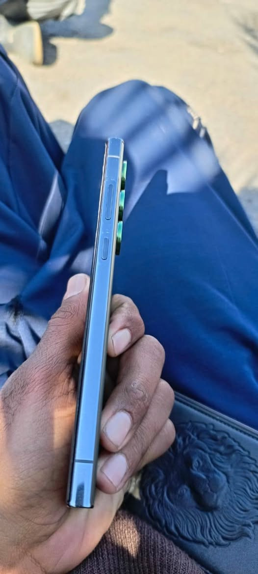 السلام عليكم اس ٢٣ الترا نسخة امريكي ذاكرة ٢٥٦ جهاز نظيف للبيع للتواصل ع الخاص او الاتصال على الرقم ***********
