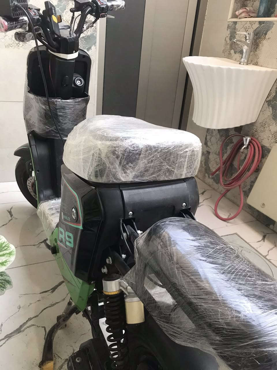 سلام عليكم
دراجه ار 9مديل 2025
5باتري 32امبير
سرعه 85حقيقي 
بيه اشاير  ودبل اشاره
لايت عالي ناصي 
الدراجه بيه هواي مواصفات 
السعر  390 مجال 
مكان بغداد البلديات 
الاتصال على الرقم ***********
