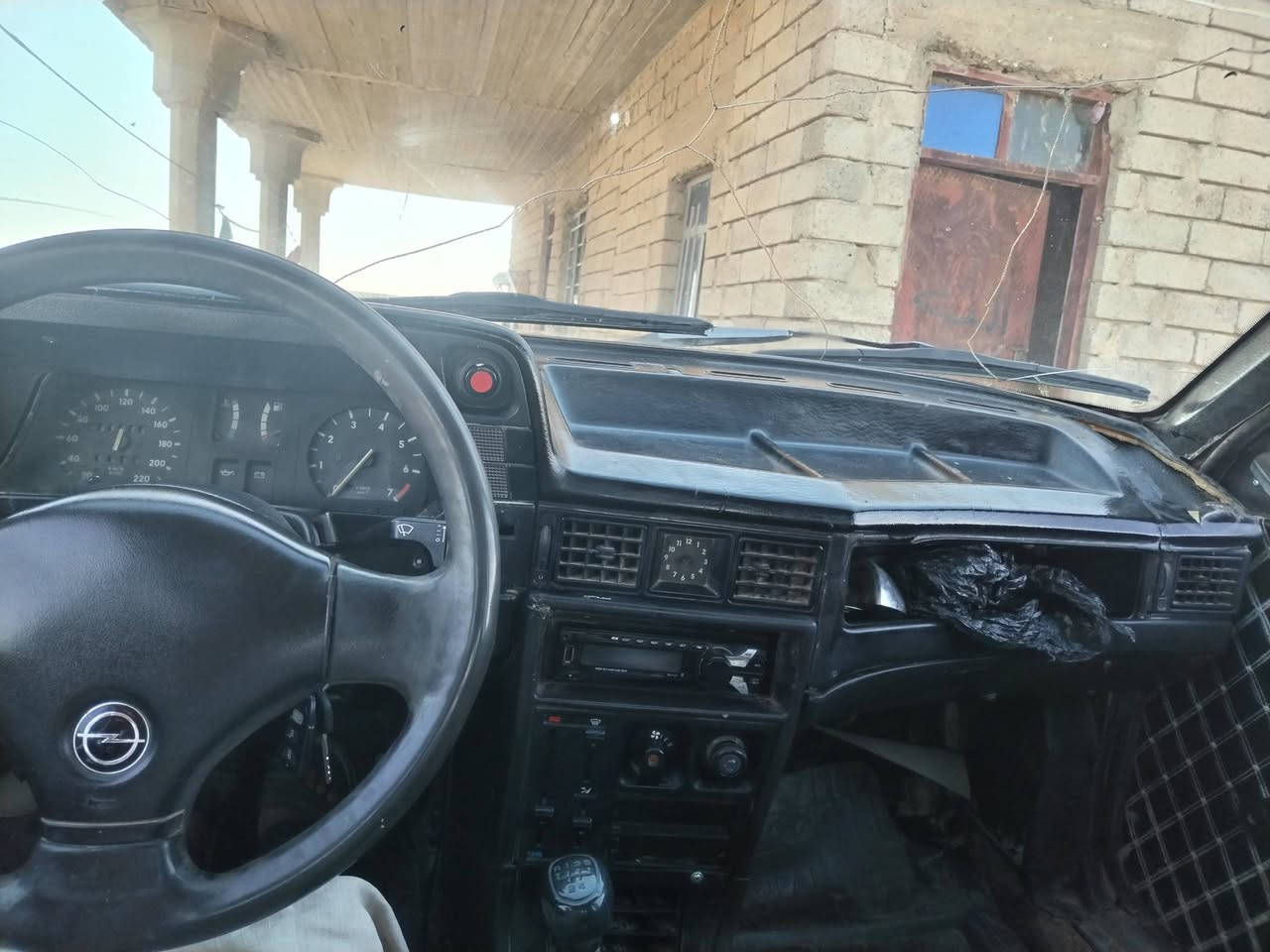 السلام عليكم كاديت نضيفه شرط الوكالة رقم أخضر مكفولة من حكومة وعشاير السعر 20 وببها مجال 
حجم 18 موديل 1992 مكان موصل ناحيه ربيعه
رقمي واتساب فقط***********
