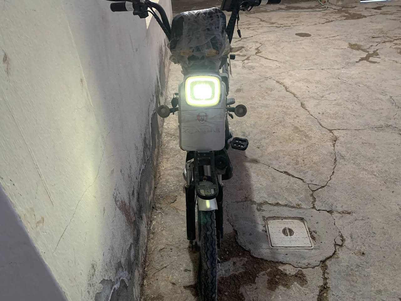 السلام عليكم باسكل شحن  بطاريات قبل 6 اشهر مبدلهن بسكل متروك فتره سعر 200 
***********
