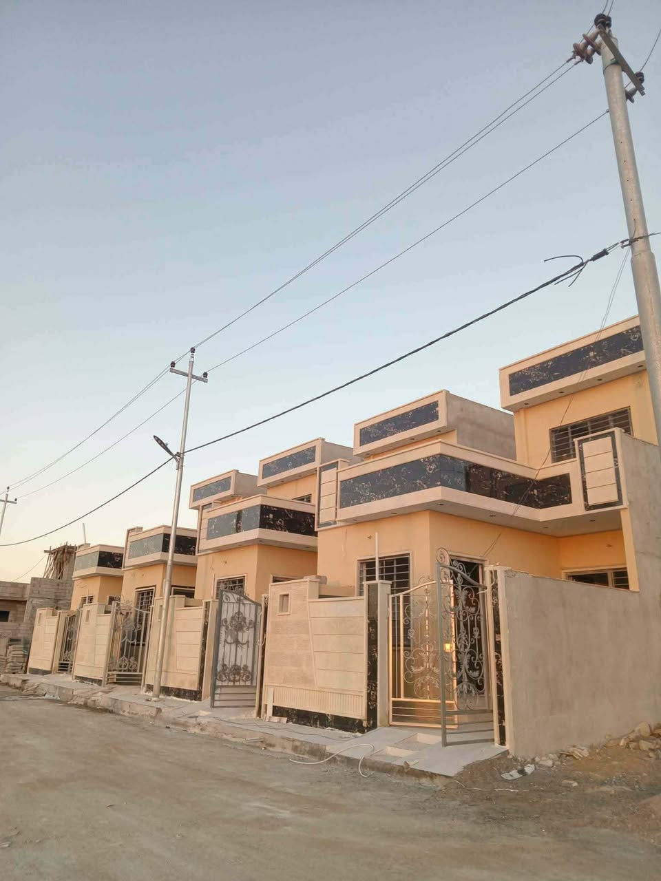 4بيوت للبيع 
الموقع.الملاييين الثانية.مجمع الملك  
المساحة .108م الواجهة 6
الطابق الأول .استقبال وهول وغرفة و صحيات 
الطابق الثاني.غرفة+بيتونة
السعر 68 وبي مجال
للتواصل ***********
***********
