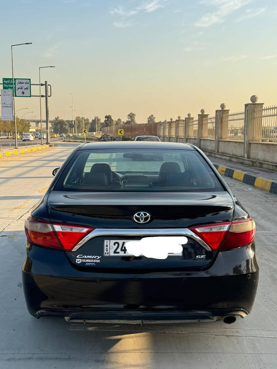 السلام عليكم
كامري 2017 Se امريكي 
لون الخارجي اسود 
والداخل اسود خيط احمر 
مواصفات SE معروفة 
(ماشية 285000) كيلو 
حادثها جاملغ خلفي الثنين بدون دواخل وبدون قبغ صندوق 
شرط الكير والمحرك والارباك والدواخل 
مكان السيارة موصل 
(حادث السيارة موضح بل منشور)

***********
