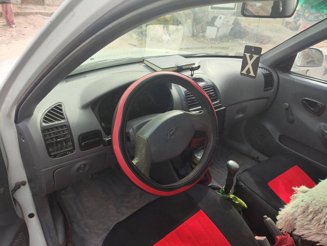 فيرنه اكسن موديل 2004
رقم جديده وهزه جديده رقم بابل سياره سعرها 40وبيها مجال قليل مكان سياره شارع 80 تبريد شغال

***********
