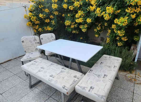 السلام عليكم  ميز طعام كبير مستحدم للبيع . يحتوي على كراسي ٢ صغار و ٢ كبار . ارجل ستلستيل ثقيل 
سعره ٣٥٠ الف . العنوان بغداد العطيفية  للاستفسار  ***********
