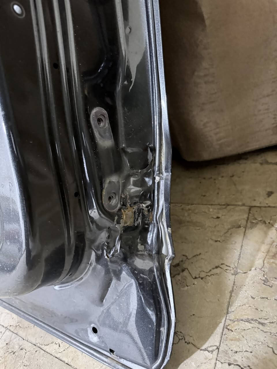 السلام عليكم
باب توسان 2024 امريكي خلف سائق 
لون زيتوني باب نضيف بي ضربه كما موضحه في الصور
للتواصل ***********
