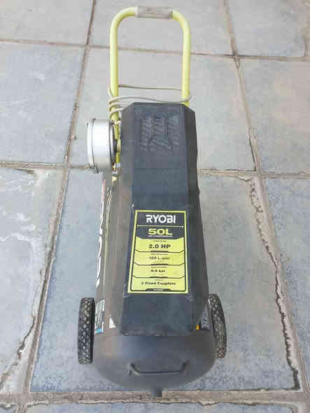 كمبريسر ٥٠ لتر ريوبي
سعرة ١٤٠ الف اوربي اصلي بالة 
*********** واتساب 
مكاني بغداد بغداد
