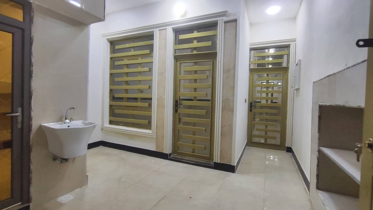 دار ١٠٠م حي الشيشان الأولى الفرع ١٥م طابق واحد ***********
