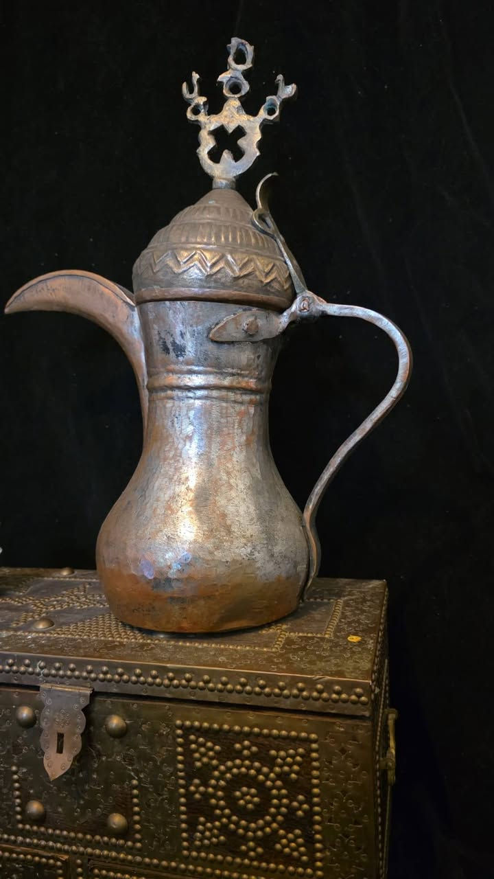 مساكم الله بالخير والبركه 🇮🇶🕊️🇮🇶 كمكم نصراني قديم جدا قياس 53سنتم نظافه عالية خالي من العيوب والضرر للاستفسار خاص او الاتصال على الرقم التالي ***********أخوكم كرار الشيخ
