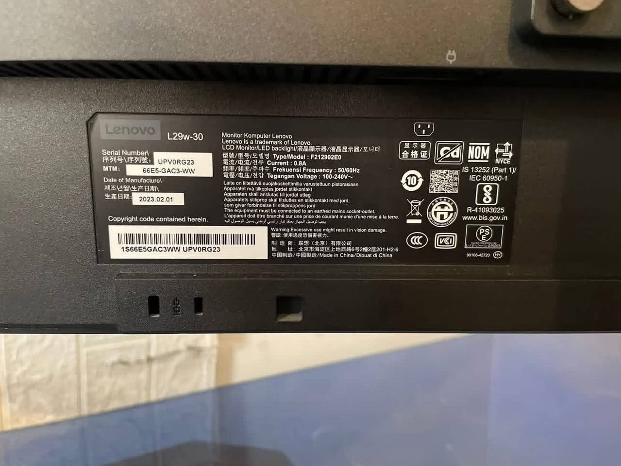 شاشة Lenovo L29w-30 Ultra-Wide حجم 29 إنج، بدقة WFHD 1080x2560 على لوحة IPS، ألوانها دقيقة وتغطي %99 من sRGB، وتجي بتصميم نحيف من 3 جهات (Near-Edgeless) شكلها أنيق وتناسب كل مكان.

الشاشة استعمال قليل كلش ونظيفة 100% مثل الجديدة، بدون خدوش ولا مشاكل.

بيها معدل تحديث 90Hz وزمن استجابة 4ms، تدعم AMD FreeSync، يعني تجربة مشاهدة سلسة بدون تقطيع، سواء كنت تشتغل، تفرج، أو تلعب ألعاب خفيفة.

الشاشة مزودة بسماعات داخلية (3W×2)، منفذين HDMI + DisplayPort، ويها منفذ سماعة 3.5mm. وضوحها عالي وسطوعها 300 nits، وتدعم مميزات راحة العين مثل Low Blue Light TÜV Eye Comfort.

تجي ويّا ستاند قابل للتعديل من حيث الارتفاع والميل، وتدعم التثبيت عالحائط (VESA 100x100)، وتصميمها مريح للدوام الطويل وللناس الي تشتغل تصميم أو فيديو أو حتى دراسة.

السعر 250 ألف دينار فقط قفل
المكان: بغداد - الشالجية قرب ساحة عدن
للتواصل عالواتساب: ***********
