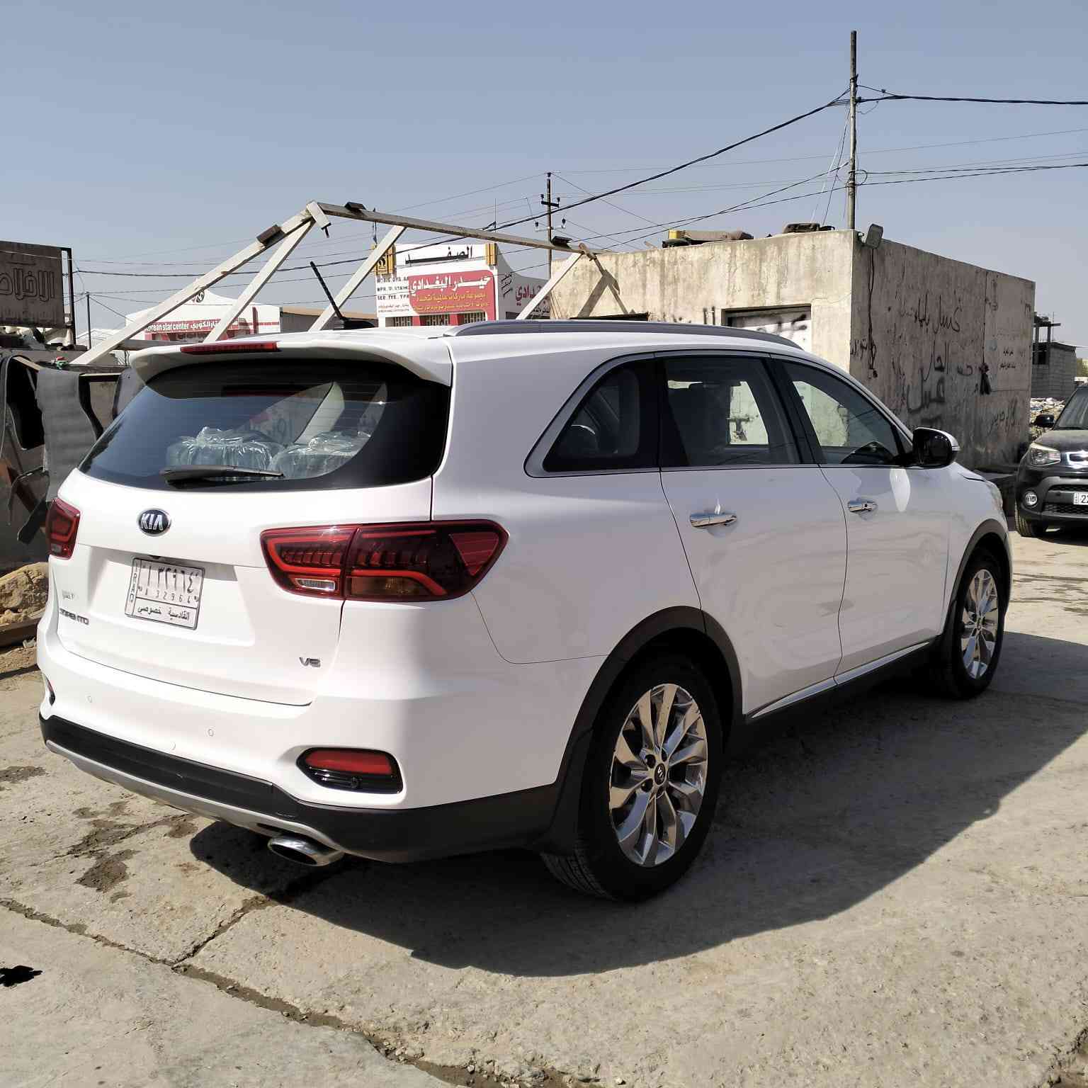 السلام عليكم 
للبيع كيا سورنتو 2018 شكل 2020(خليجي ) كفالة عامه رقم قادسية بصمه ابواب محرك 6سلندر مامفتوحة حساسات اماميه خلف اللايت زنون شاحن وايرليس شاشه اصليه كامره اصليه  كراسي 2 كهرباء  3قطع تبريد لد امامي مع تشغيل  كروز مثبت سرعه تحكمات ستيرن سبعه راكب  ويل كب نيكل بصمه تشغيل وابواب كير 8 نمر ترحيب كشنات جلد جنطه كهربائية ذكيهً (الفتح عند الاقتراب)مري شفط اشاره بل مري بردات ابلادية اربع انظمه قياده smart.  Cimfort.  eco.  sport كشافات ضباب  لايت زنون عالي وناصي 
مكان السياره الديوانية حي الحضاره سعر 235 وبيها مجال 
للاتصال وللاستفسار ‏‪***********‬‏
