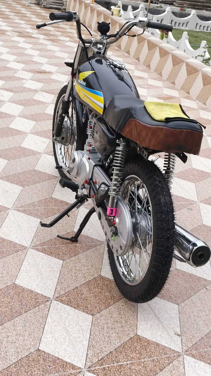 اسلام عليكم دراجه اوراق اصوليه كامله  شاصي ارشه موديل 16 دراجه ماعوزه شي ضفايره كامله وره وكدام اشاير اكلوب وره كدام باتري كلشي كامل بس اجيب اكلوبات وشد دراجه خير من الله مكينه نامه اصلي شلامجهه برغي مامفتوح ترقيمه يمك بال ناصريه تجي اداور وتروح مكاني ناصريه فضليه الشراي بي خير ويدلل متواجد فيس اتريد تخابر انه خادم . ***********
