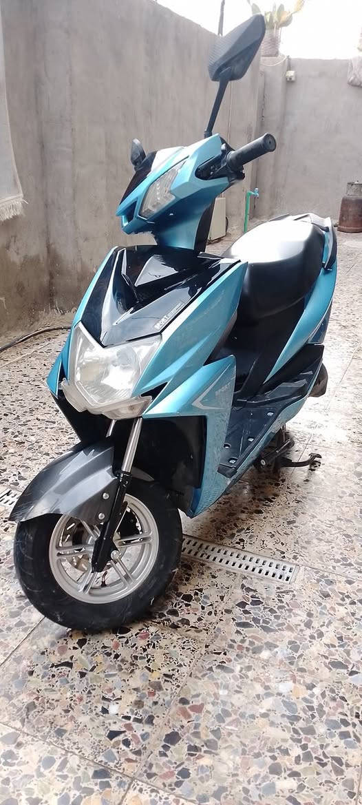 دراجه شحن نوع سكنس نظيفه كلش بطاريات عدد 5 جدد مبدلات السعر 500 مكاني بغداد للاتصال ***********
