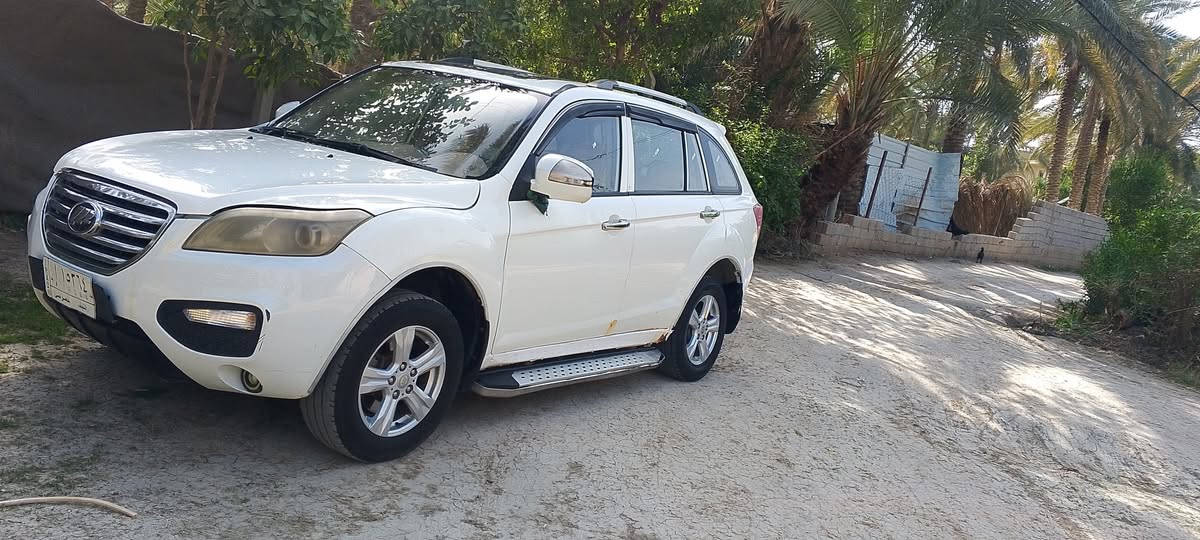 سلام عليكم سيارة نيفان موديل 12مكينة وكير كفالة عامة تبريد ثلج كشرهة حلو  كير عادي ترهم مراوس   مكان السيارة بابل قضاء المحاويل سعر 55ورقة ***********
