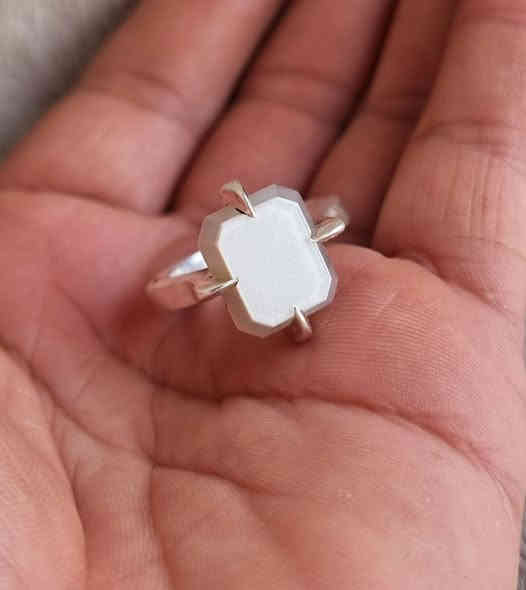 جزع يماني بقري بصياغه يدويه ثقيله المبدع الصائغ صادق الطائي  للبيع مكاني بغداد يوجد توصيل إلى جميع المحافظات للبيع فقط فقط أحبتي الغوالي ما اراوس بس ابيع 
***********
