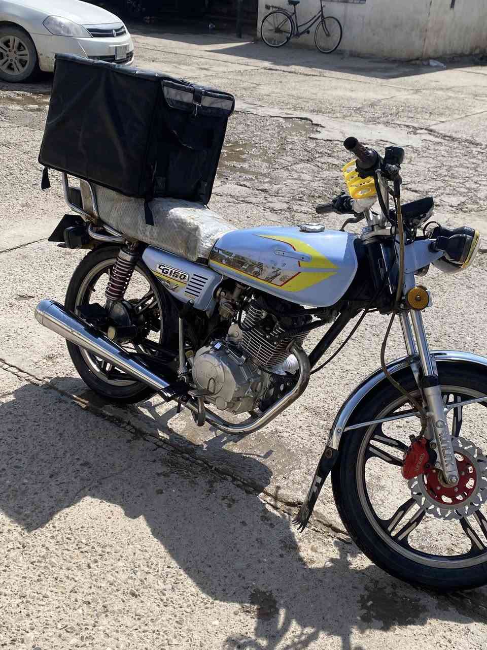 السلام عليكم دراجه ايراني للبيع موديل 23 مجفت جديد مكينه صافيه عايزه ترتيبات بسيطه سعره 450 وبي مجال 

*********** واتساب
