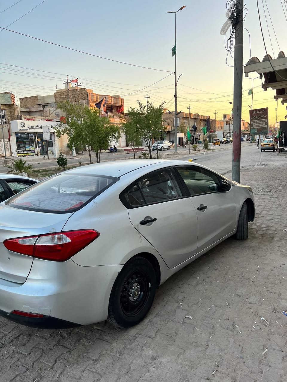يا الله
السلام عليكم كيا سيراتو موديل ٢٠١٦ معقوقين 
رقم ذي قار سنويه منتهيه سياره كفاله من الگصه والتبديل
صبغ عام للجماليه فقط سياره جاهزه مجهزه للاخر
سعر ٩٠ وبيه مجال للشراي ***********

