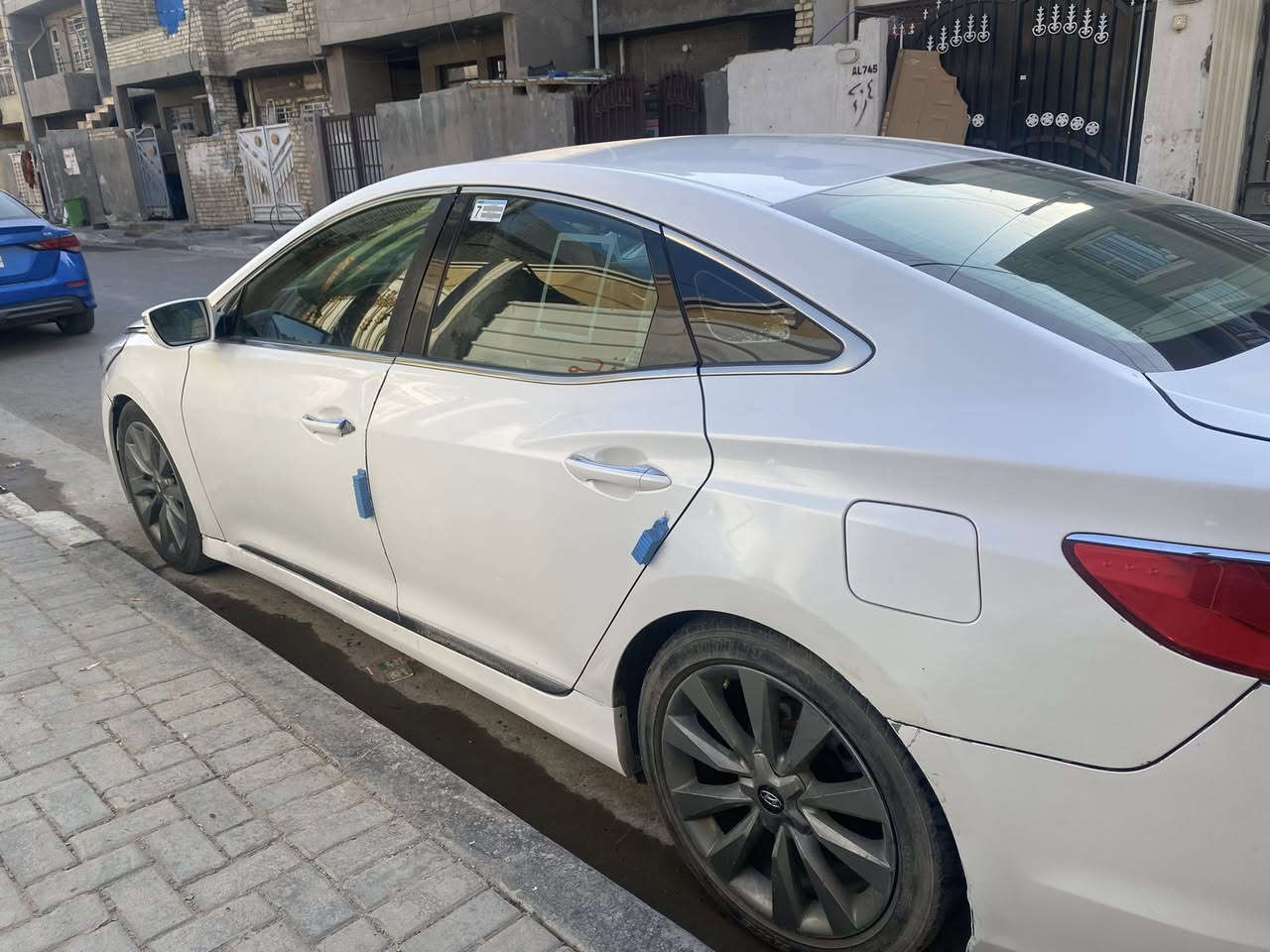 السلام عليكم 
ازيرا ٢٠١٥ نص فول السونار مرفق مكانها بغداد الشرطة الخامسة 
عندي الصدر نص عمر 
ماشية ٢٨٠ كيلو
كير محرك تبريد نضيفات 
باسم شركة 
اجور الشركة علية 
بيع او مراوس حسب القناعة 
*********** 
السعر ١٠٦
