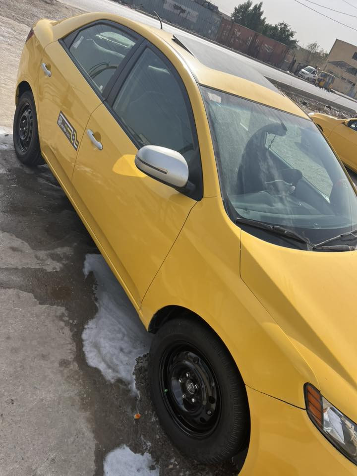 سلام عليكم كيا فورتي للبيع
مكينه 2000دوش صاله سبوعين من شاده 
كير خير من الله تبريد ثلج ❄️ 
حادثه جاملغ امامي مبدل وبيه طخات سياره 
فول مواصفات عده بصمه تايرات نضيفه صدر زين 
نقصه درايم شفت بيه طكه مكاني بغداد جميله 
معروضه 87وبيه مجال حق جيه  وهاذ رقمي ***********
