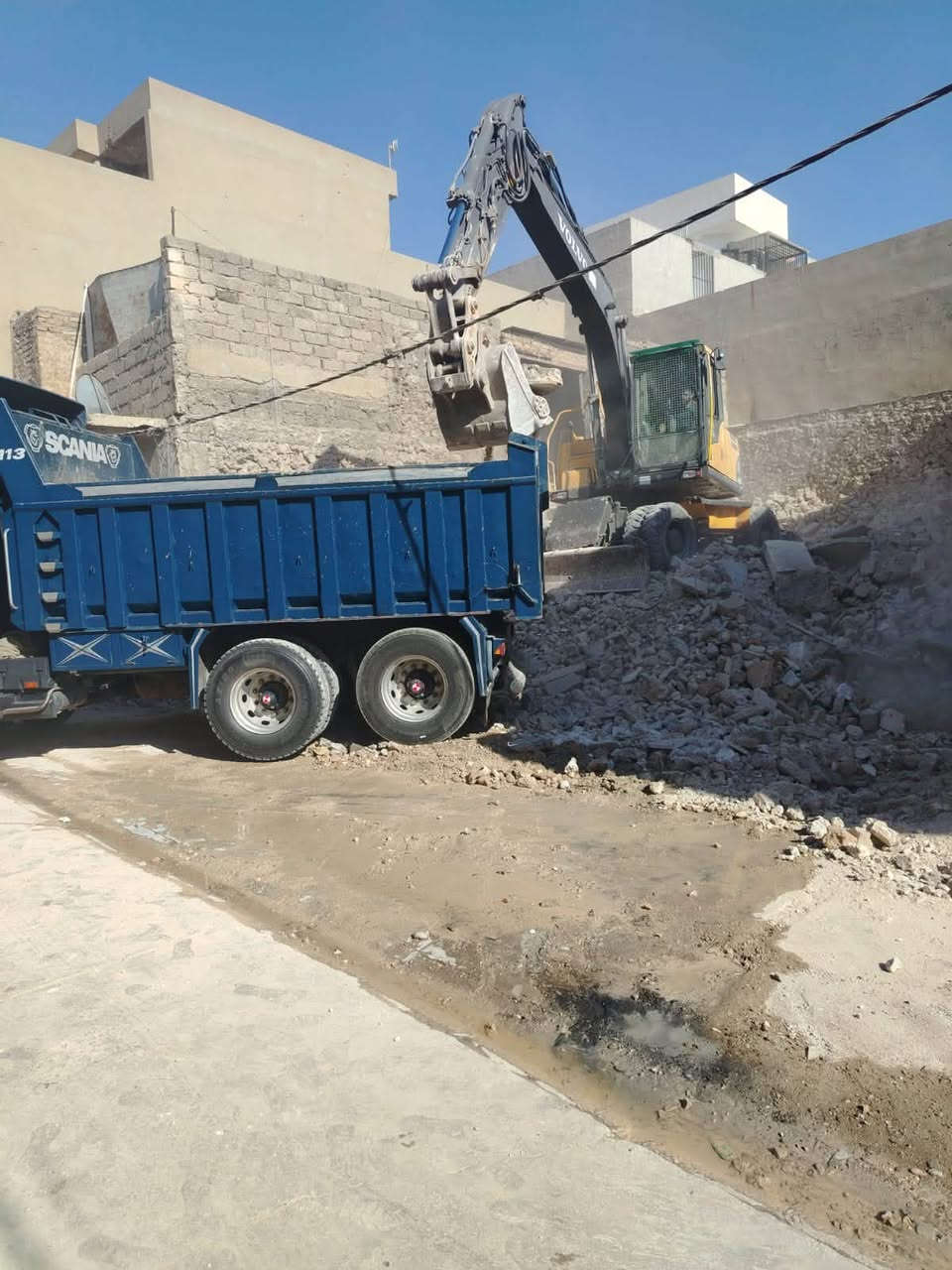 السلام عليكم
يوجد كادر كامل متخصص بهدم وبناء المنازل والعمائر وعمليات التسويه الترابيه وجميع أعمال الترميم والهدم 

للتواصل : مكتب الحمداني 

*********** كورك 

*********** اسيا 
متوفر واتساب عل اسيا فقط
