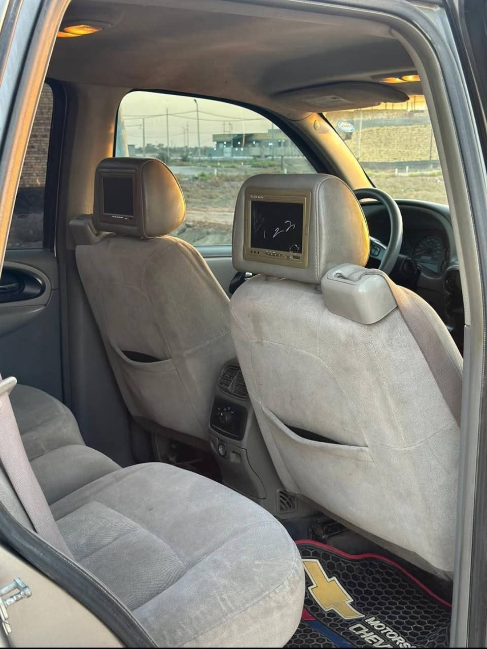 السلام عليكم
🔴للبيع بلايزر 2007 LS
🔴السياره جديده بمعنه الكلمه كير محرك كفاله 
🔴 تبريد ثلج، شاشه تاب + سستم صوت  
🔴 تخم تاير جديد  
🔴 صدر جديد 
🔴 السياره خليجي مكفوله بدون حادث 
🔴 السعر120وبيه مجال 
🔴 للاستفسار هاتف/***********
